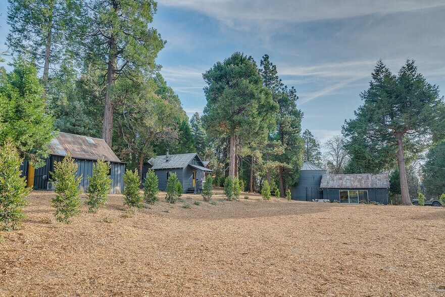 More Photos Of 25807 State Highway 189, Twin Peaks Hotel For Sale