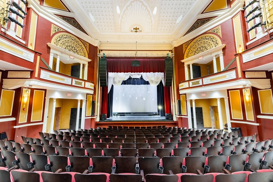 More Photos Of 12 N Saginaw St, Pontiac Storefront Retail Office For Sale