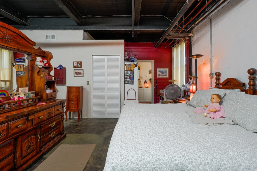 More Photos Of 1200 W Benedict St, Shawnee Office Residential For Sale