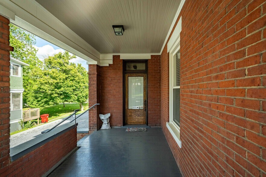 More Photos Of 114 E Unaka Ave, Johnson City Office Residential For Sale