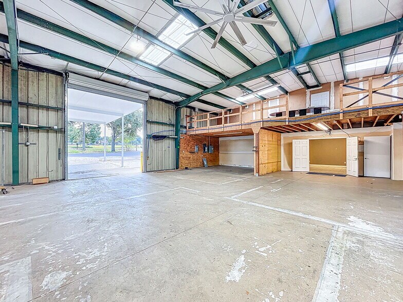 More Photos Of 112 N Mulrennan Rd, Valrico Warehouse For Sale