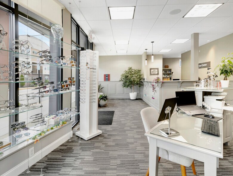 More Photos Of 1-5 N Main St, Mansfield Storefront Retail Residential For Lease