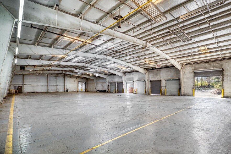 More Photos Of 3314 Dug Gap Rd rd, Dalton Manufacturing For Sale