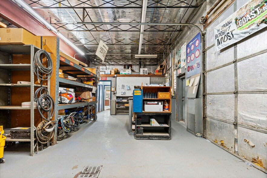 More Photos Of 8 Northway Ln, Latham Industrial For Lease