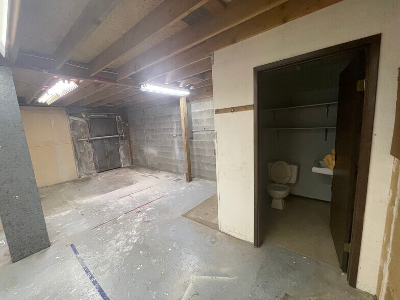 More Photos Of 3009 Murray St, Port Moody Warehouse For Lease