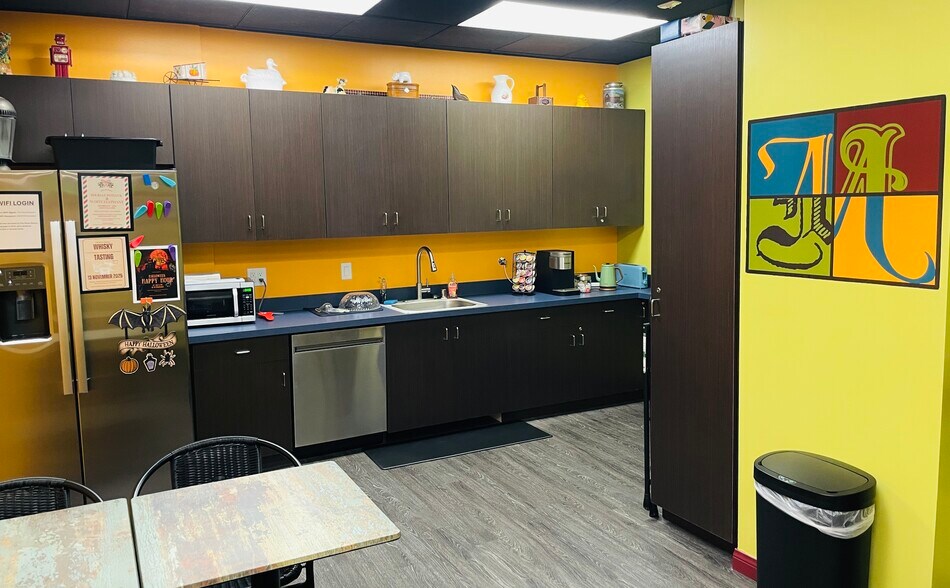 More Photos Of 500 N Central Ave, Glendale Coworking Space