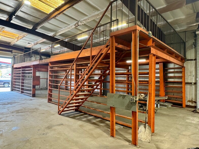 More Photos Of 4321 S Chestnut Ave, Fresno Warehouse For Lease