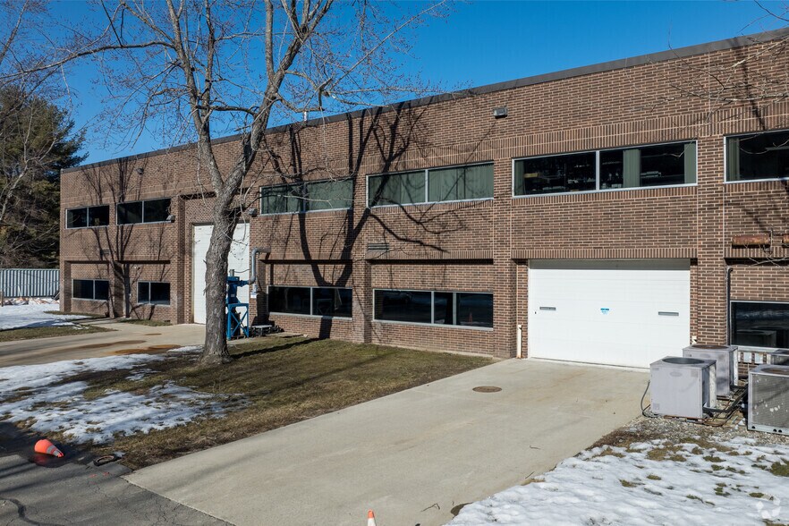 More Photos Of 295 Foster St, Littleton Flex For Lease