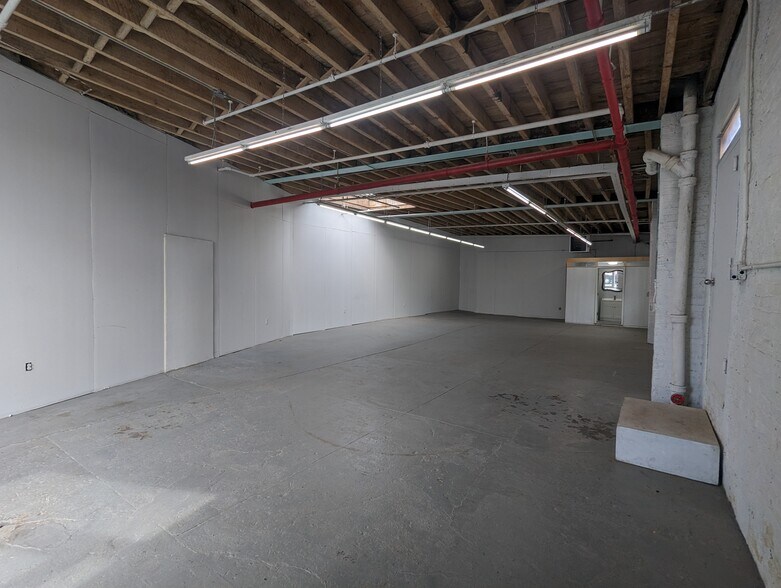 More Photos Of 27 Knickerbocker Ave, Brooklyn Industrial For Sale