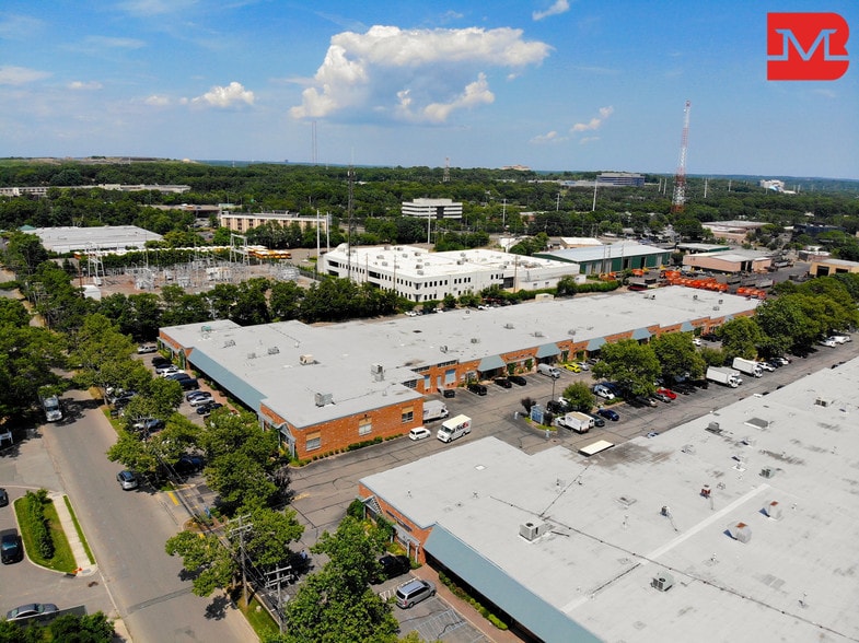 More Photos Of 95 Hoffman Ln, Islandia Warehouse For Lease