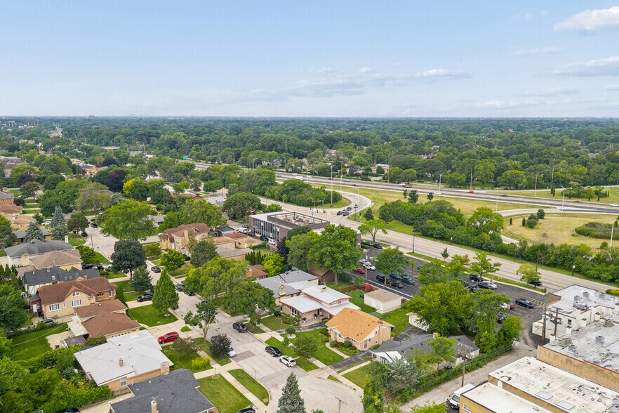 More Photos Of 7101 N Cicero Ave, Lincolnwood Office For Lease