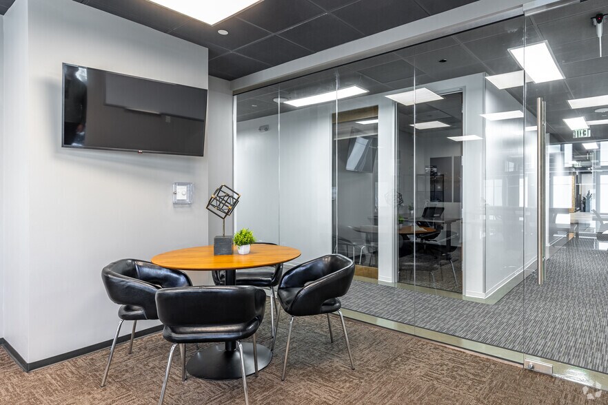 More Photos Of 2626 Cole Ave, Dallas Office Residential For Lease