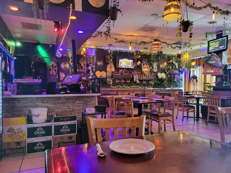 More Photos Of 4921-4945 W Craig Rd, Las Vegas General Retail For Lease