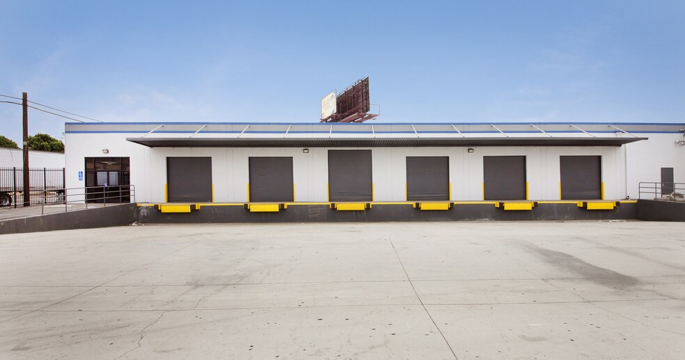 More Photos Of 10100 Aviation Blvd, Los Angeles Warehouse For Lease