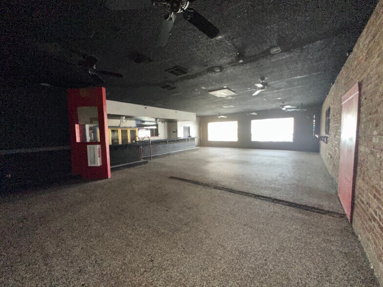 More Photos Of 230 Fox St, Lemoore Restaurant For Sale