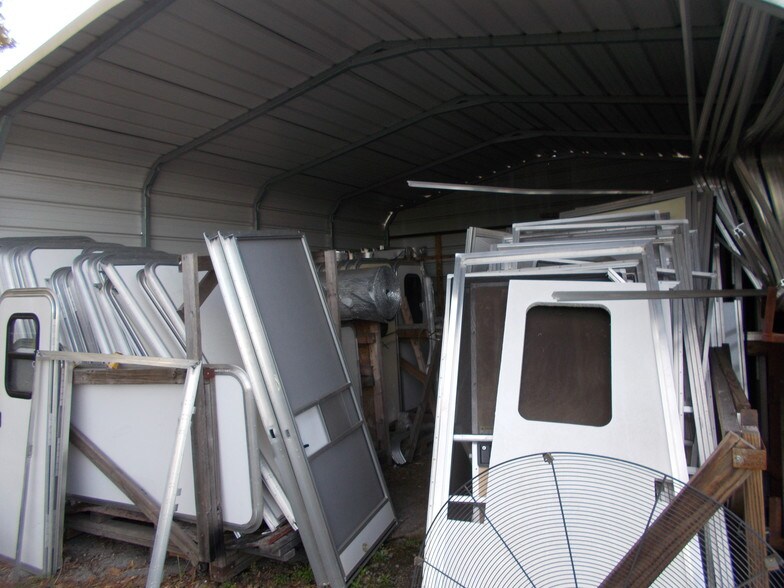 More Photos Of 225 W Hill St, Thomson Industrial For Sale