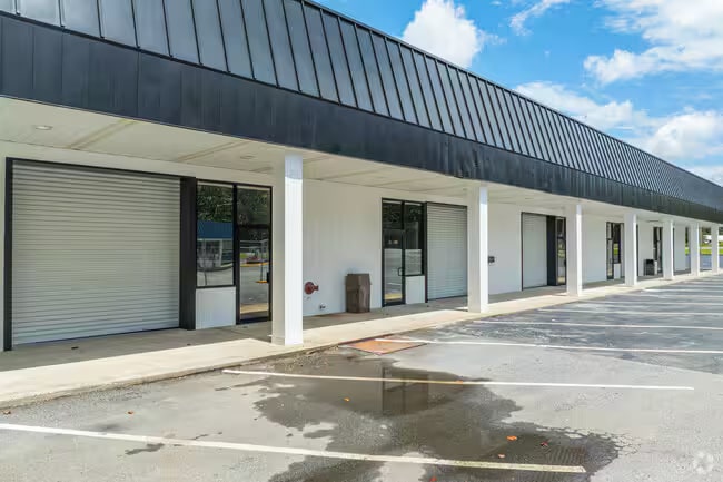 More Photos Of 1951-1955 Canton Rd, Marietta Warehouse For Lease