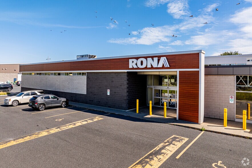 More Photos Of 270-280 Boul Du Fort-Saint-Louis, Boucherville Storefront For Lease