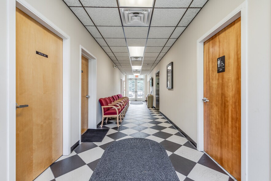 More Photos Of 223 W Montauk Hwy, Hampton Bays Medical For Lease