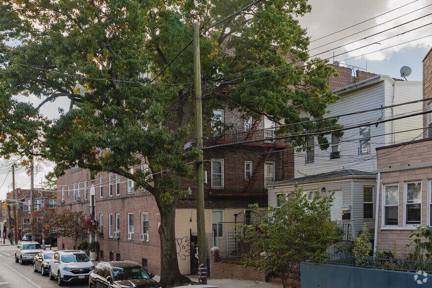 More Photos Of 9815 34th Ave, Corona Apartments For Sale