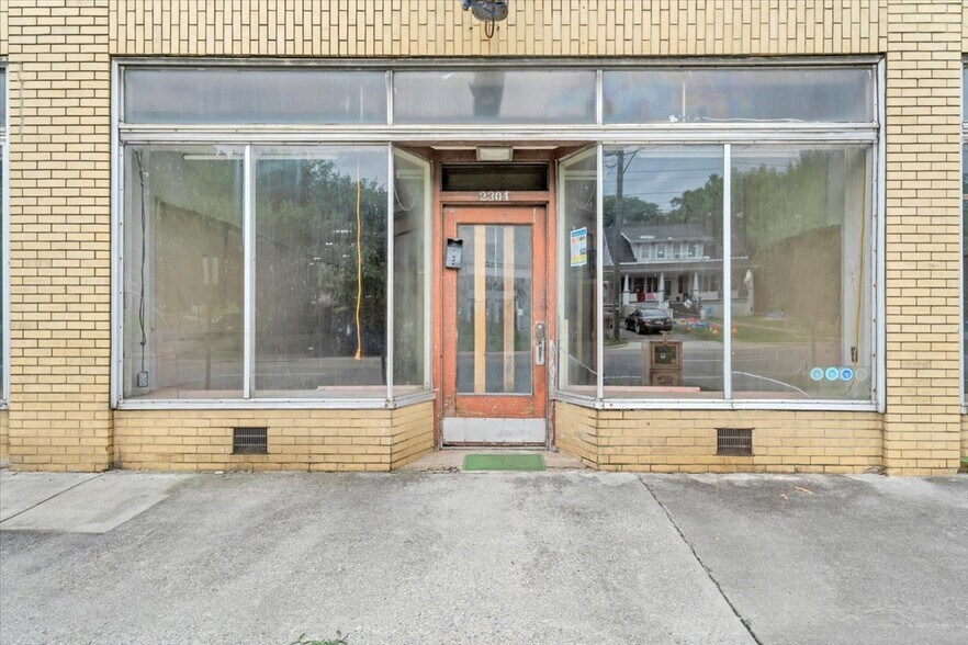More Photos Of 2302 Melrose Ave NW, Roanoke Flex For Lease