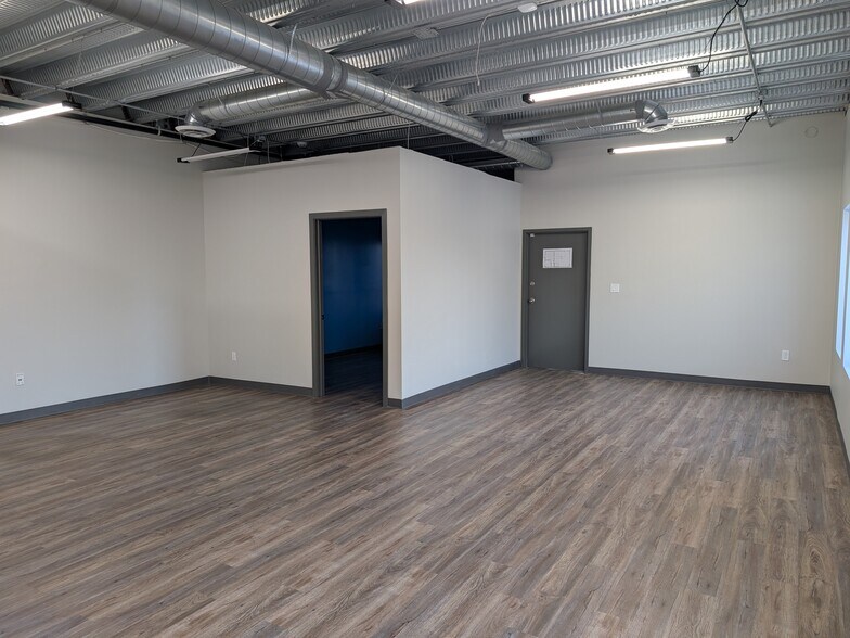 More Photos Of 330 Circle Dr, St. Albert Flex For Sale