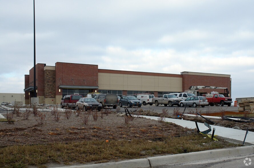 More Photos Of 3153-3167 Fairlane Dr, Allen Park Storefront For Lease