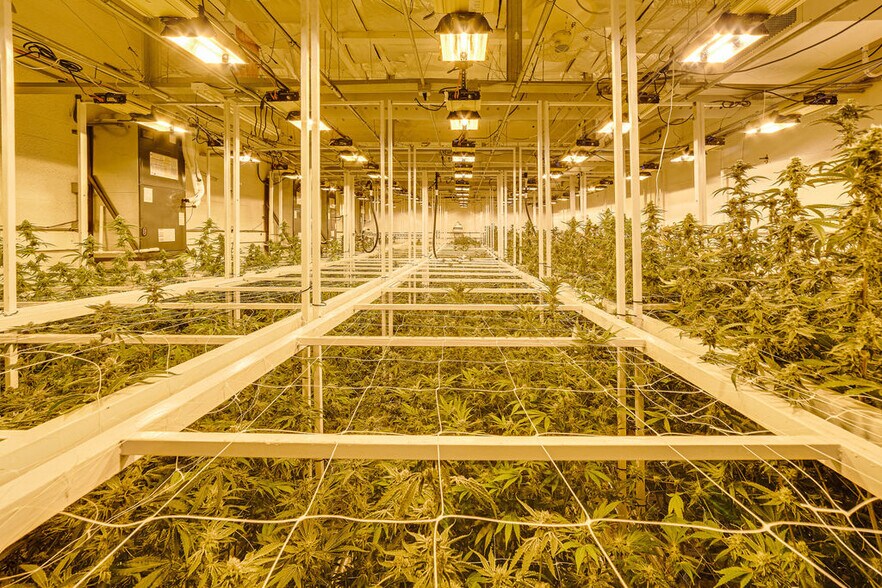 More Photos Of 14748 Keswick St, Van Nuys Warehouse For Sale