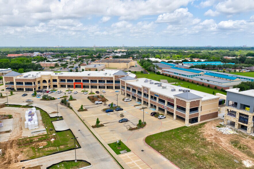 More Photos Of 4899 Highway 6, Missouri City Restaurant For Lease