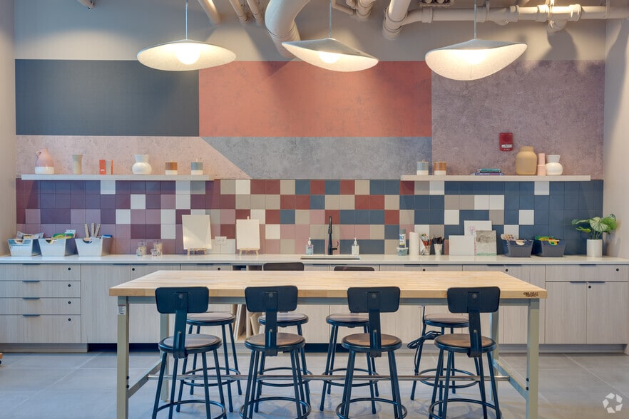 More Photos Of 730 N Milwaukee Ave, Chicago Apartments For Lease