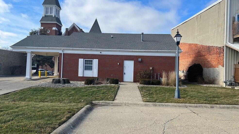 More Photos Of 418 Locust St, Delavan Bank For Sale