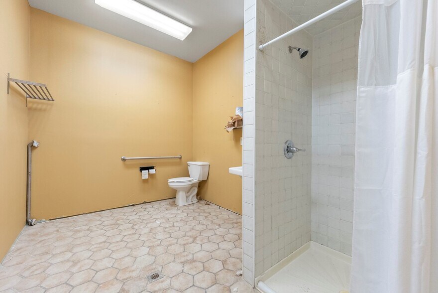 More Photos Of 1160 Chestnut St, Elizabeth Light Manufacturing For Lease