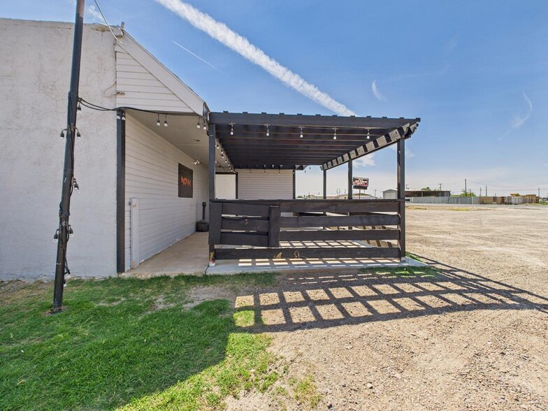 More Photos Of 1330 E 3rd St, Pecos Restaurant For Sale