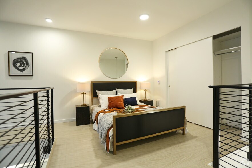 More Photos Of 910 John St, Seattle Apartments For Lease