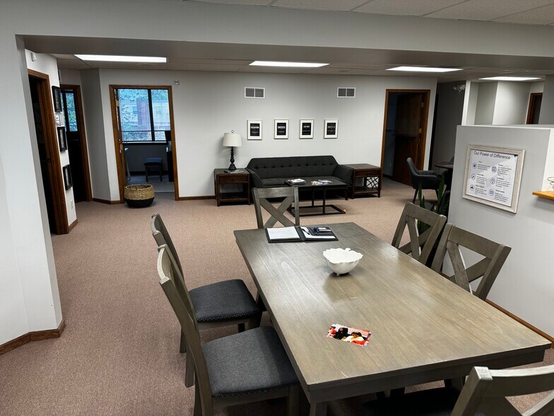 More Photos Of 4228 S Hocker Dr, Independence Office For Sale