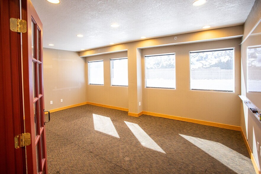 More Photos Of 15334 E Hinsdale Cir, Centennial Light Manufacturing For Lease