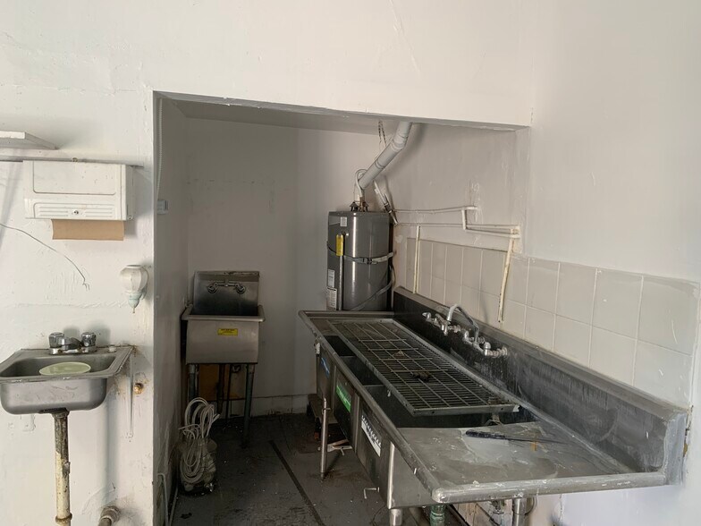 More Photos Of 501 S Fetterly Ave, East Los Angeles Storefront Retail Residential For Sale