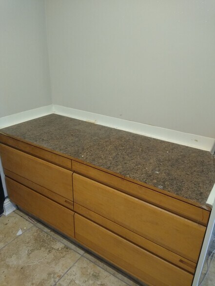 More Photos Of 301 W Broadway, Steeleville Freestanding For Sale