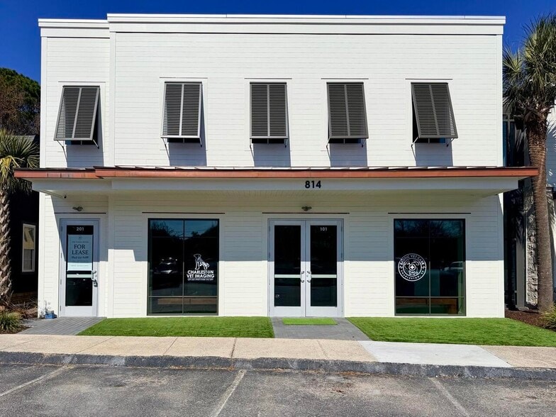 More Photos Of 814 Johnnie Dodds Blvd, Mount Pleasant Medical For Lease