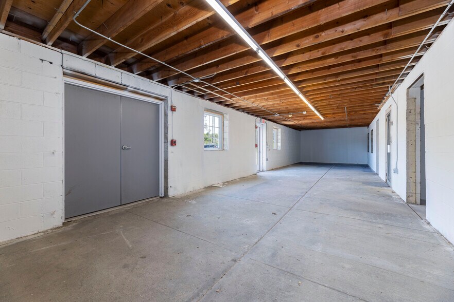 More Photos Of 120 Point Judith Rd, Narragansett Unknown For Lease