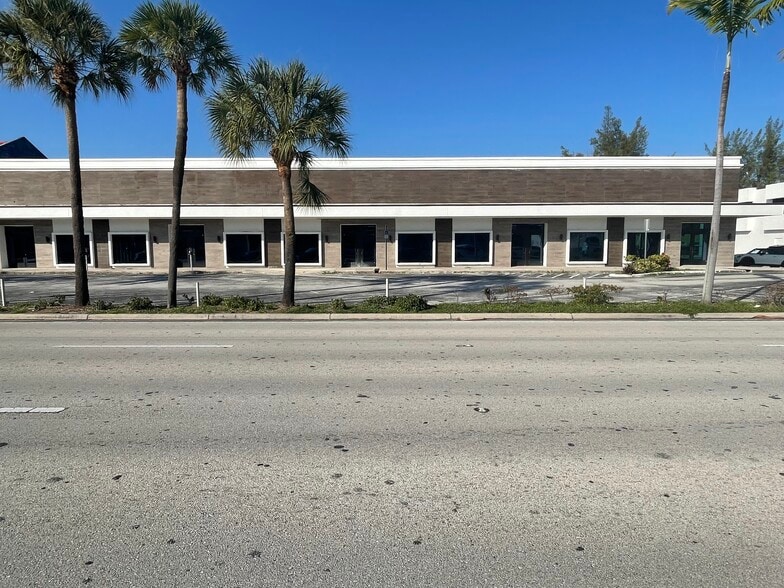 More Photos Of 2701-2715 E Commercial Blvd, Fort Lauderdale Freestanding For Lease