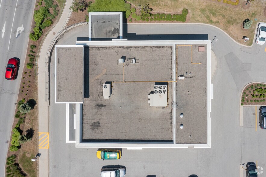 More Photos Of 35 Mapleview Dr W, Barrie Unknown For Lease