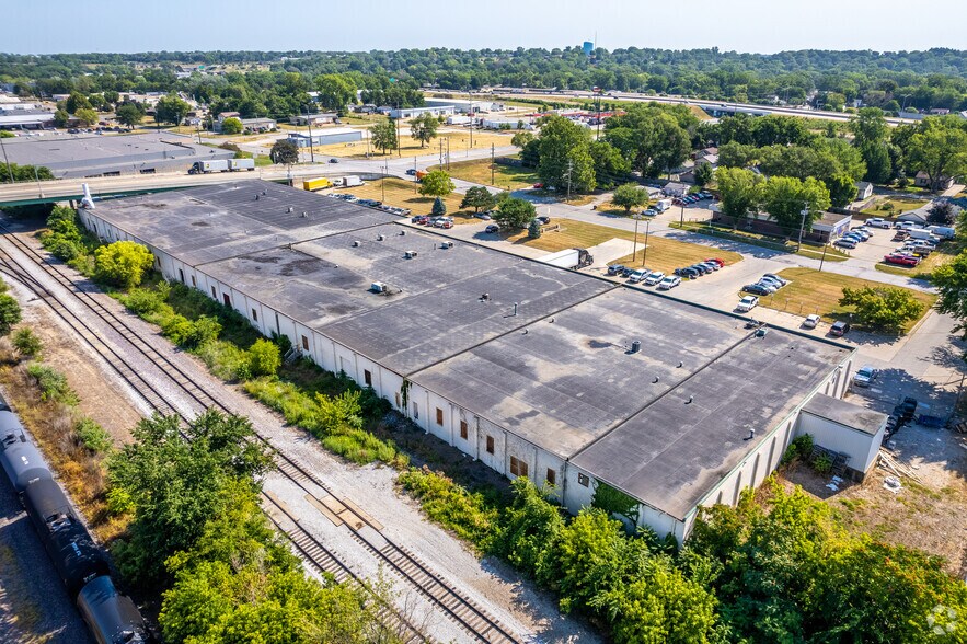 More Photos Of 2030-2250 Delaware Ave, Des Moines Manufacturing For Lease