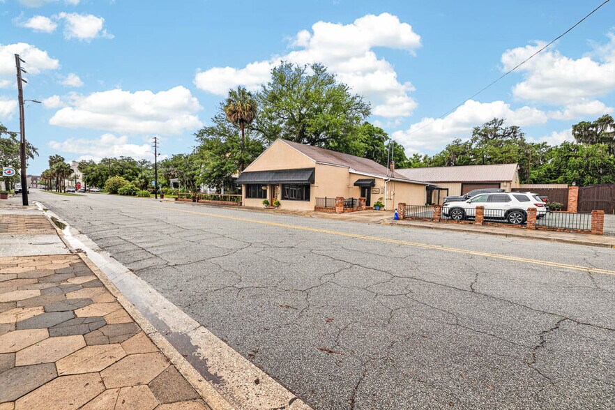 Primary Photo Of 1607 Norwich St, Brunswick Flex For Sale
