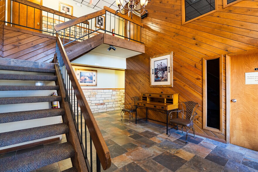 More Photos Of 2508 Williams Dr, Georgetown Loft Creative Space For Lease