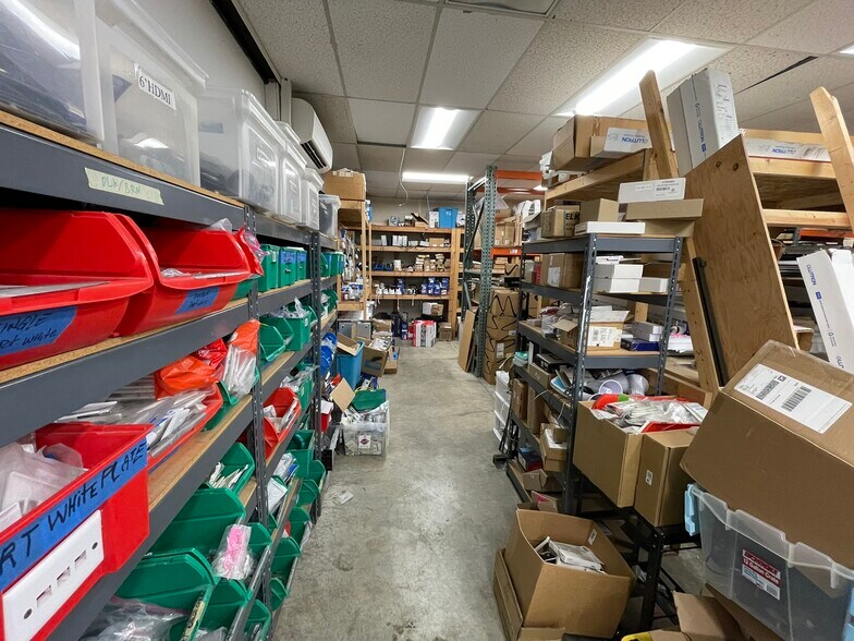 More Photos Of 13222-13228 SE 30th St, Bellevue Showroom For Lease