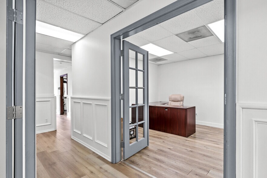 More Photos Of 842 Foothill Blvd, La Cañada Flintridge Storefront For Sale