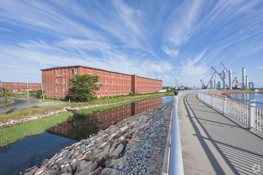 More Photos Of 11 Cove St, New Bedford Manufacturing For Sale