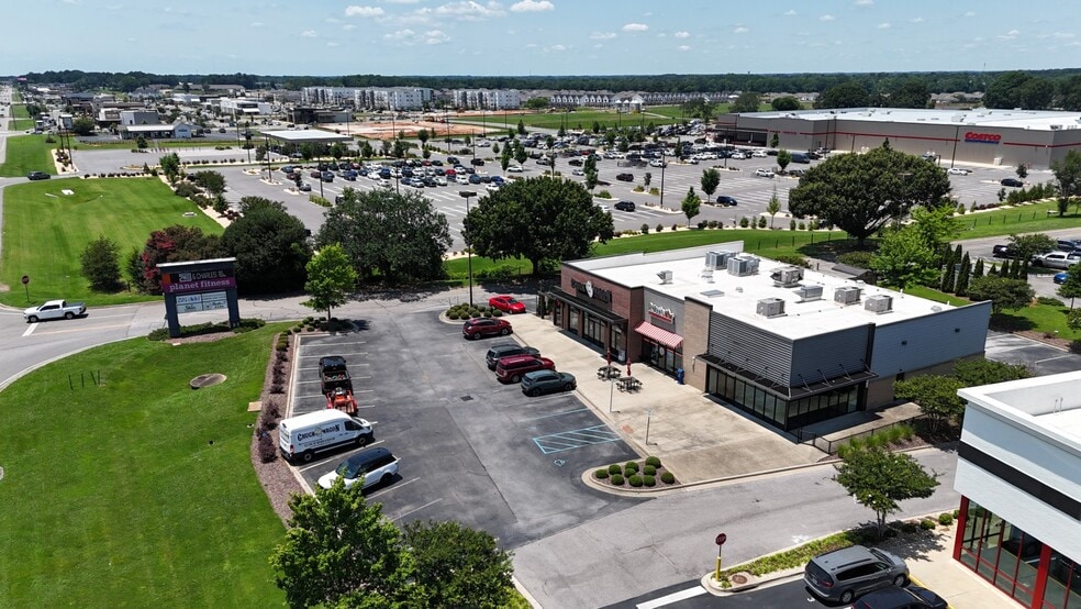 More Photos Of 8044-8048 Highway 72 W, Madison Freestanding For Lease