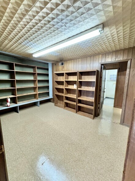 More Photos Of 803 9th St S, Columbus Warehouse For Lease